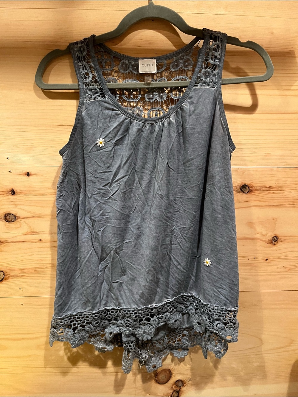 Cupio Gray Crochet-Trim Tank Top with Daisy Accents